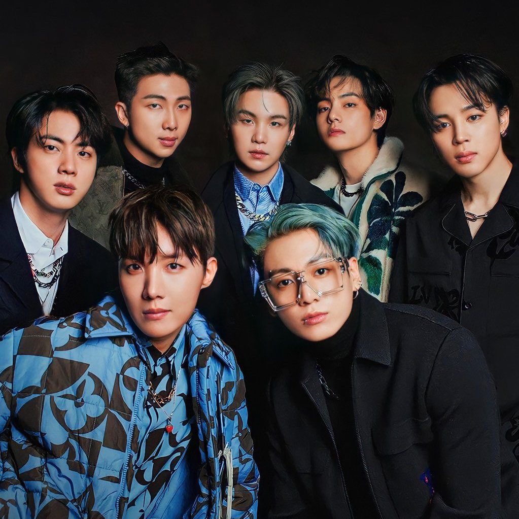 poptime's tweet photo. Fãs do grupo de k-pop BTS estão fazendo mutirão para ajudar no engajamento do vídeo de Erika Hilton. https://t.co/hy8Zb4wNeb