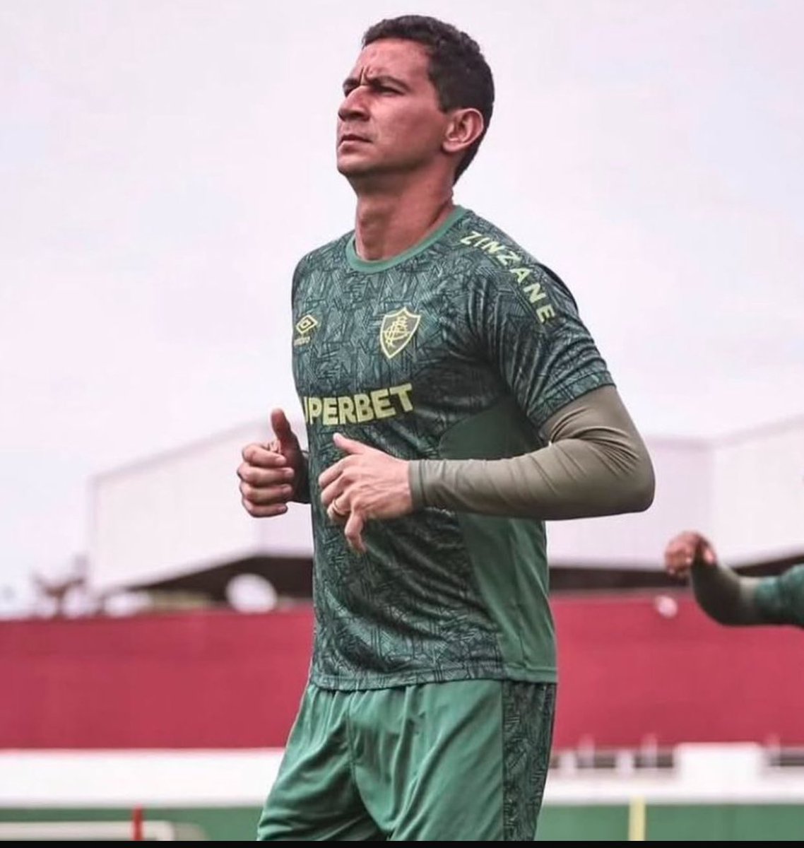 Wanderley's tweet photo. FLUMINENSE - O meia Paulo Henrique Ganso, do Fluminense, foi diagnosticado com miocardite. Com isso, o atleta foi afastado das atividades físicas para que possa se recuperar. O jogador voltará a ser examinado em quatro semanas. 

Fonte: TNT SPORTS

#fluminense #ganso #phganso https://t.co/dyOR36Z8RF