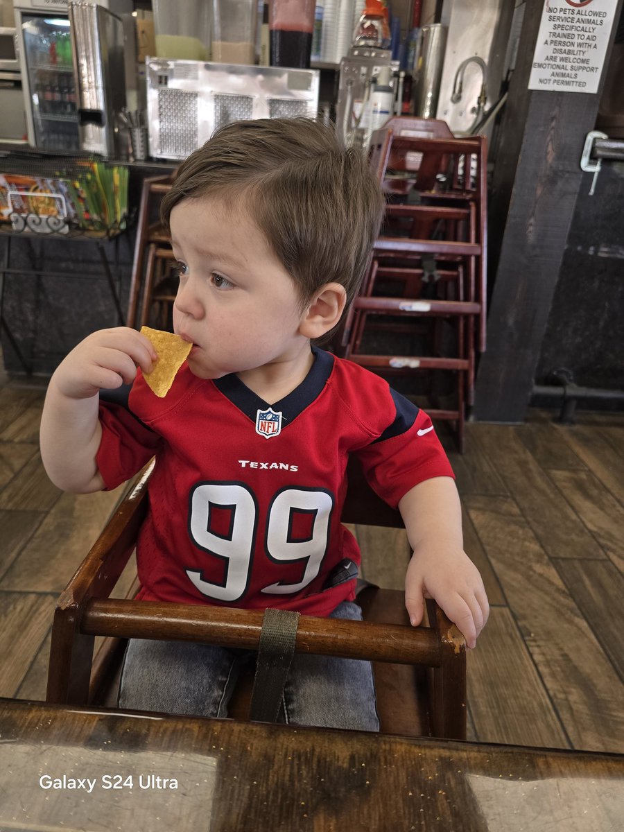 hellovickie11's tweet photo. @JJWatt https://t.co/4Z2RvNCQE5