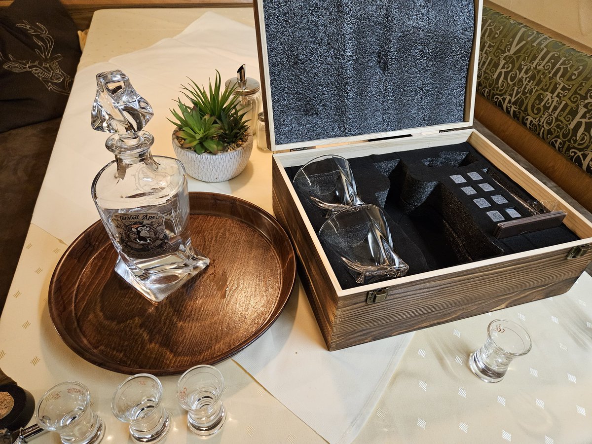 <a href="/ApeClubDach/">German Ape Club 🇩🇪 🇦🇹🇨🇭</a> meetup with <a href="/ApeSpirits/">TwistedApe.eth</a> 🥃