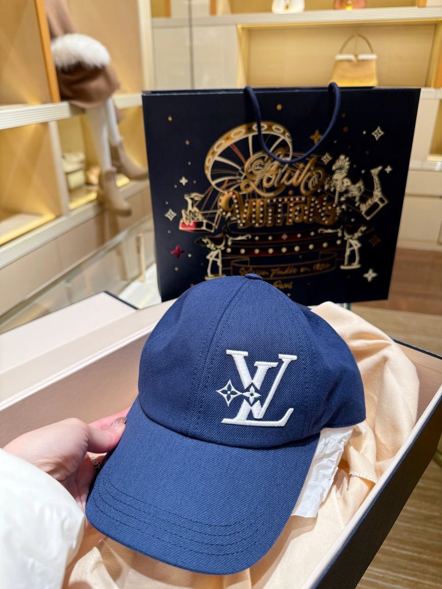 lush5896's tweet image. Because the best things in life are always branded. 😉✨ #BrandObsession #ShopWithStyle