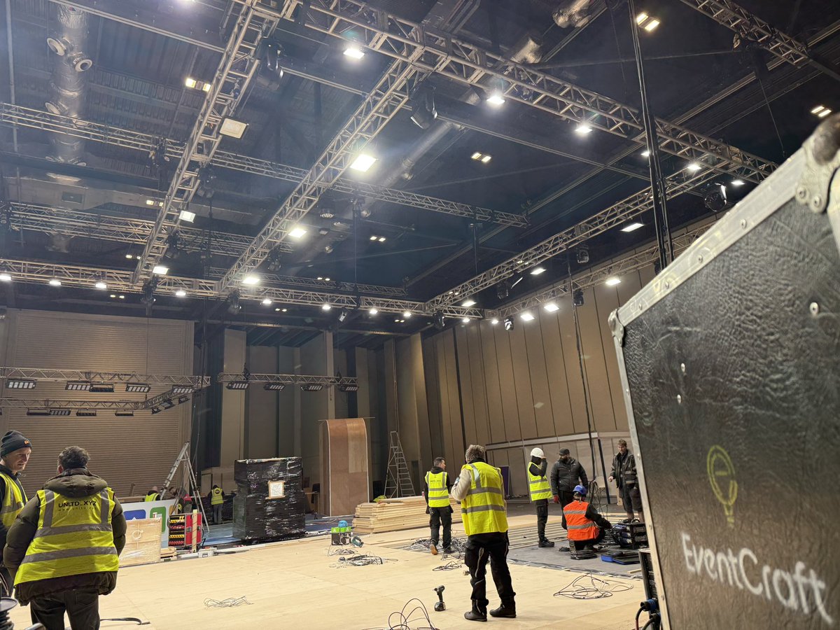 EventCraftuk's tweet photo. Day one at BETT 2025 at ExCeL London is complete! 🎉 The lighting rig is up and shining bright, and all the underfloor cables are neatly laid out. Now it's time for us to take a breather for 24 hours and let the stand builders work their magic. Excited to see it all come together https://t.co/a3pgFuduOK