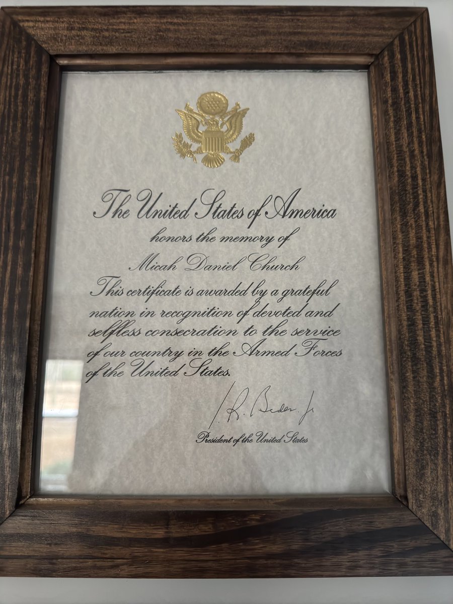 MrsChelleRuiz's tweet photo. @realDonaldTrump Hello Mr President!! Can you please remake our family a letter so we don’t have to display one with sleepy joes name on it? Please one for my children’s father too!!! Our family is large and we would all love to replace Biden!! Thank you for listening!!! https://t.co/pUpkZTrFgJ
