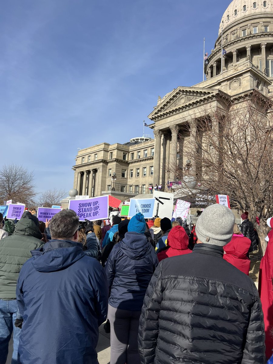 sweaver's tweet image. We’re here, #idleg ✊🏻