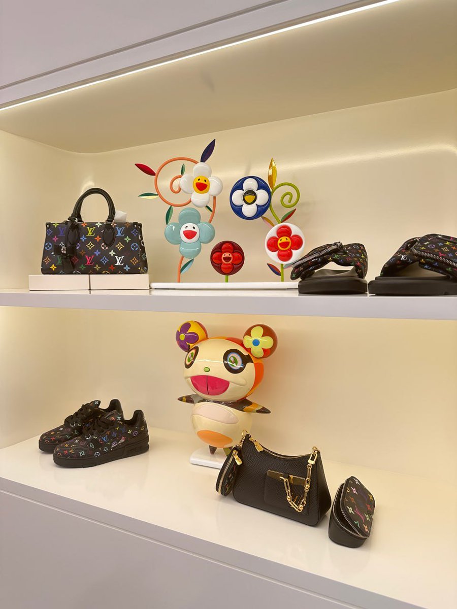 Investing in timeless pieces, because great style never goes out of fashion. 🛒 #BrandShopping #FashionGoals