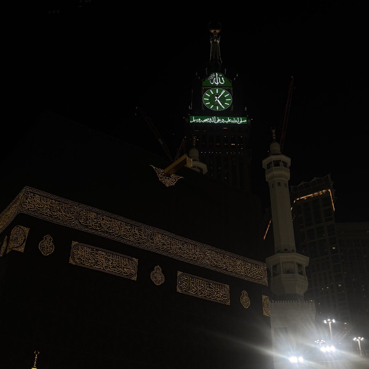 n_iii11's tweet photo. ”لقد تسببوا لي بأذيّة بالغة، حتى خرجتُ أتصدق فزِع، ظننتُ أن الله لا يُحبني من فرطِ الألم!” https://t.co/uLCf7Fj4bN