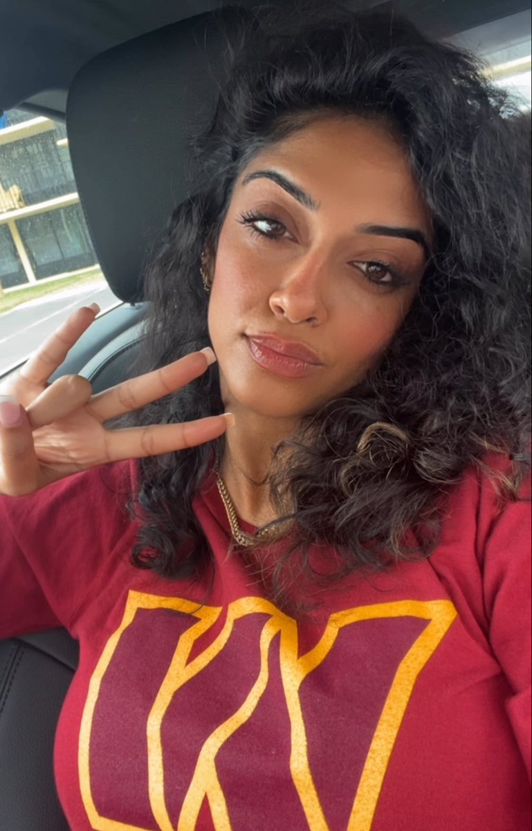 MahimaBones's tweet image. GAMEDAY! Redskins/@Commanders girl for life #RIP21 #RaiseHail