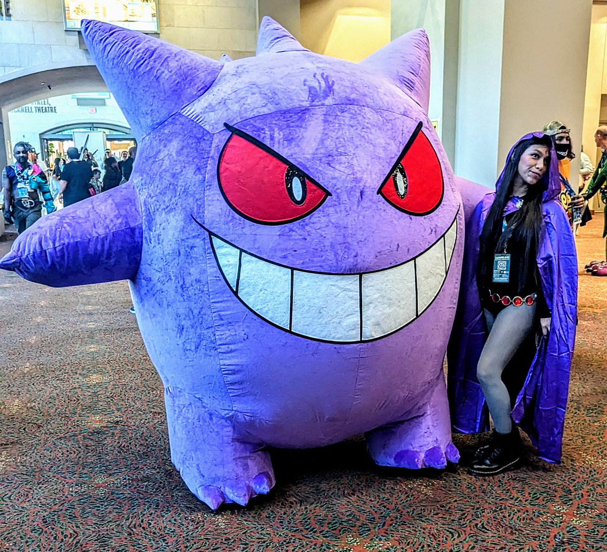 A giant Gengar has appeared.

#kawacon #cosplay #pokemon