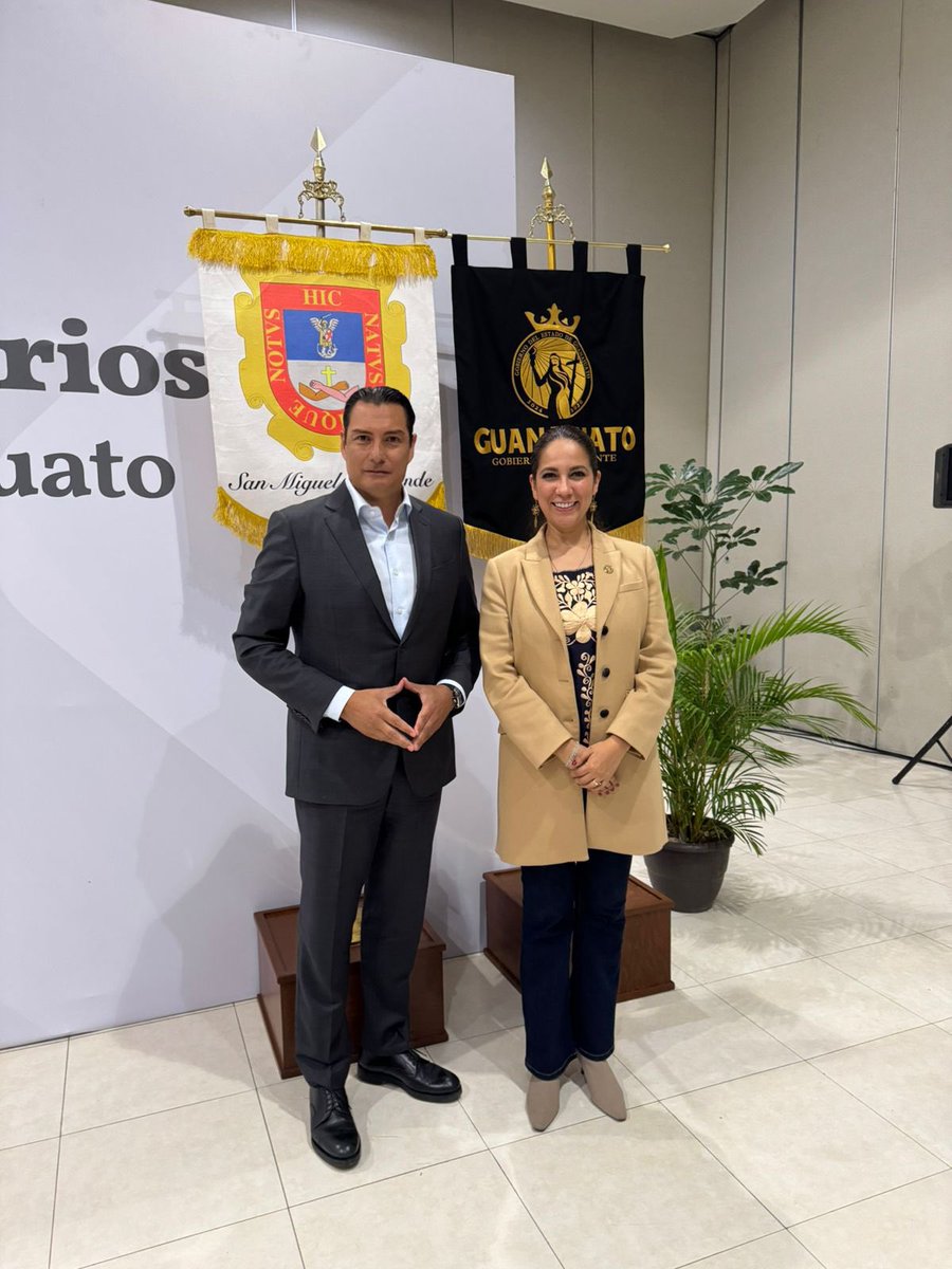 Alcalde por alcalde,alcaldesa por alcaldesa, con todos se ha reunido <a href="/LibiaDennise/">Libia Dennise</a> . Reconozco el gran interés y compromiso que tiene de trabajar con todos.