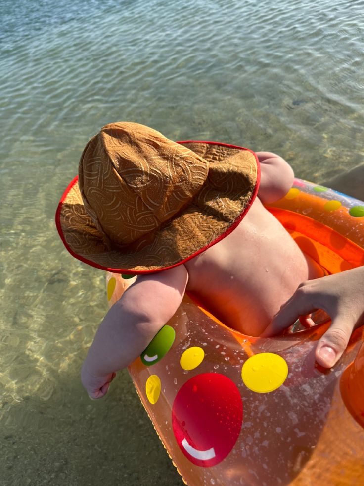 ♡Dia de playita con el peque.♡

Aprovechamos el mega calor que hizo para disfrutar del agua un ratito con la pulguita.