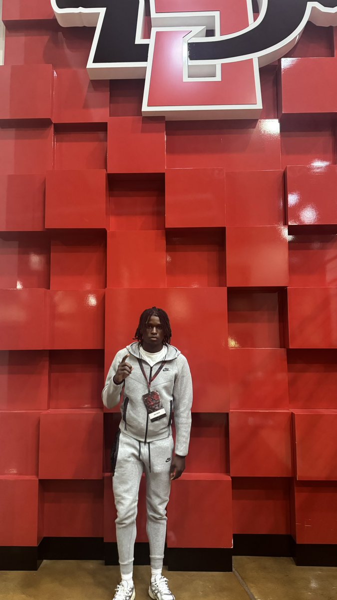 AmirPhillips26's tweet image. Had a great time @AztecFB junior day. Extremely blessed to get an opportunity to be there. @CoachSumlerSDSU @RobAurich @cjmcgorisk @TheHC_CoachLew @Tana_Vea @CoachRayCarter