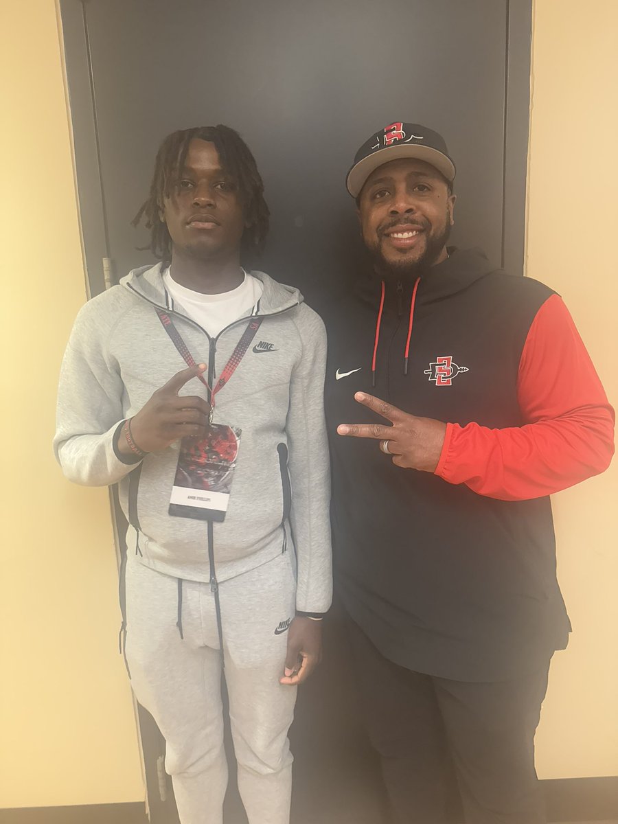 AmirPhillips26's tweet image. Had a great time @AztecFB junior day. Extremely blessed to get an opportunity to be there. @CoachSumlerSDSU @RobAurich @cjmcgorisk @TheHC_CoachLew @Tana_Vea @CoachRayCarter