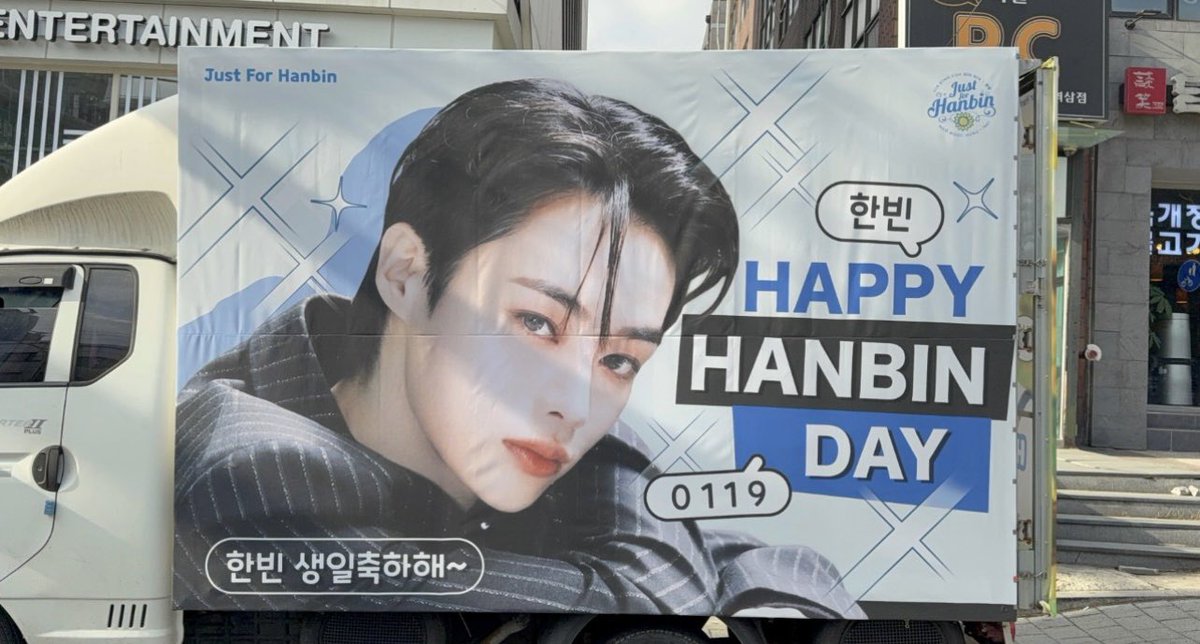 JustforHanBin_'s tweet image. Xe tải HANBIN đã có mặt trước cửa công ty YUEHUA ENTERTAINMENT rồi cả nhà ơi.🎉🎉🎉
HANBIN thương yêu của chúng mình ơi, hãy thật khỏe mạnh và hạnh phúc nhé..!! HAPPY BIRTHDAY SUPERHANBIN 🎂🎂🎂

Các bạn thân yêu ơi. Hãy đến Công ty chụp những bức ảnh thật đẹp…