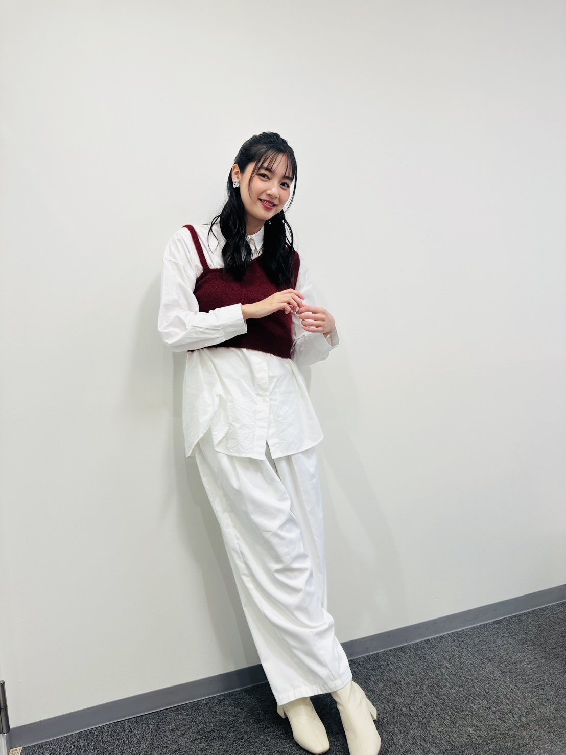 新川優愛 直筆サイン入りTシャツ B.L.T. 16周年記念