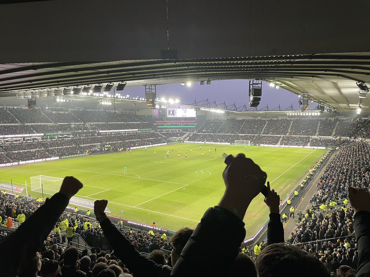 “All we care about, is Tom Cleverley… 1,2,3,4…” 🙌🏼 #WatfordFC