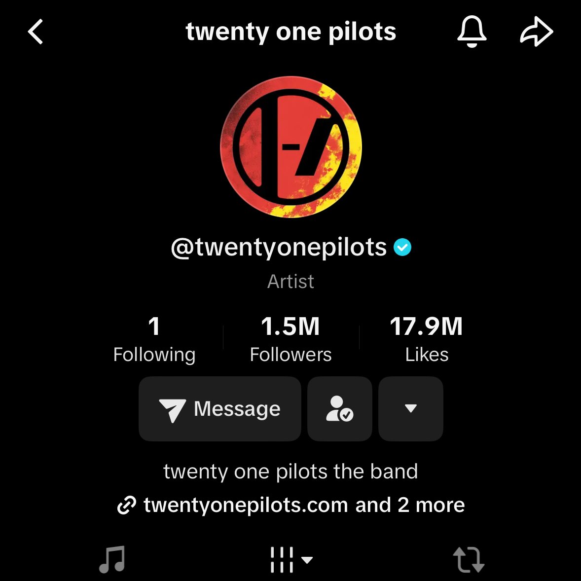 softestbandito's tweet image. an archive thread of most iconic @twentyonepilots tiktoks for you to save 🌟