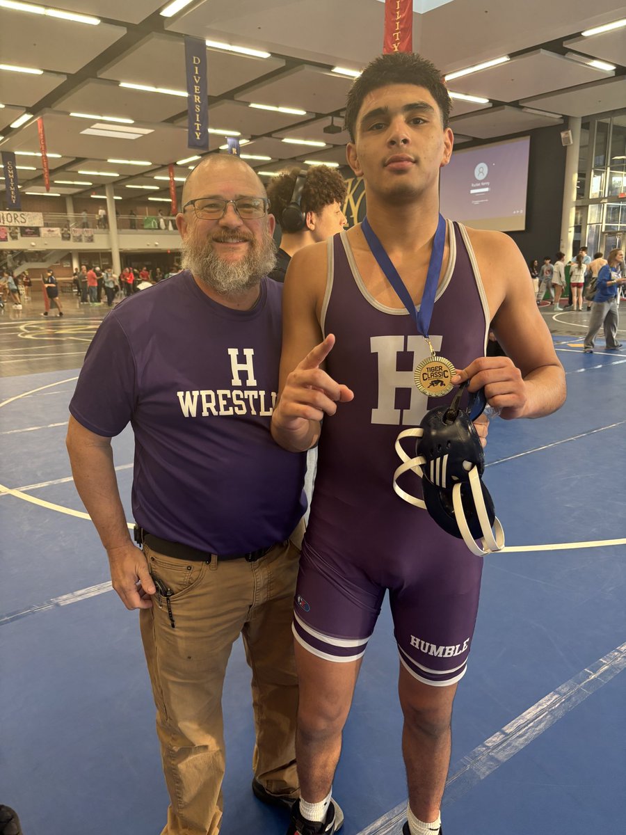 2nd year in a row with the gold medal 🥇 at Klein Collins Tiger Classic. Sean Perez turned in another stellar performance at 175 lbs.