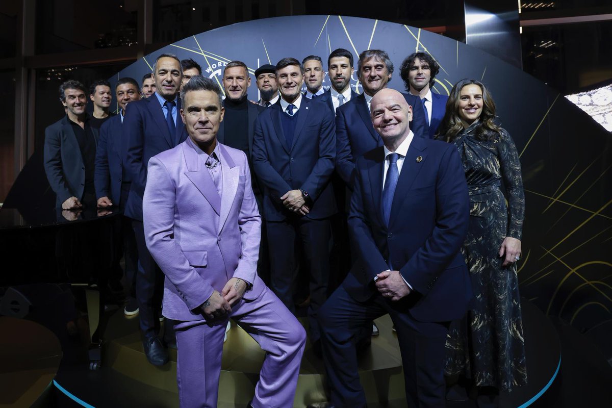 𝗔𝗖𝗙𝗖 𝗔𝗧 𝗧𝗛𝗘 𝗙𝗖𝗪𝗖 𝗧𝗥𝗢𝗣𝗛𝗬 𝗧𝗢𝗨𝗥 𝗟𝗔𝗨𝗡𝗖𝗛! 

Club legends, including ACFC's Ivan Vicelich, FIFA president Gianni Infantino, and FIFA music ambassador Robbie Williams at the  FCWC Trophy Tour launch in New York City. 🏆🎉

📷 | FIFA via Getty Images