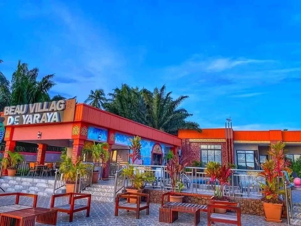 ABOUHUD's tweet photo. RÉFONDATION « TOURISTIQUE »
❤️❤️❤️
La République de Guinée est la nouvelle destination touristique en AFRIQUE FRANCOPHONE (à part la Côte d’Ivoire) 😜
Ici c'est le DISTRICT de Koba dans la préfecture Bofa/Boké 🇬🇳 « l’Hotel Beau Village Yaraya » 😍
#Guinee 🇬🇳
#BOKE
#BOFFA https://t.co/ZLZcskZiW7