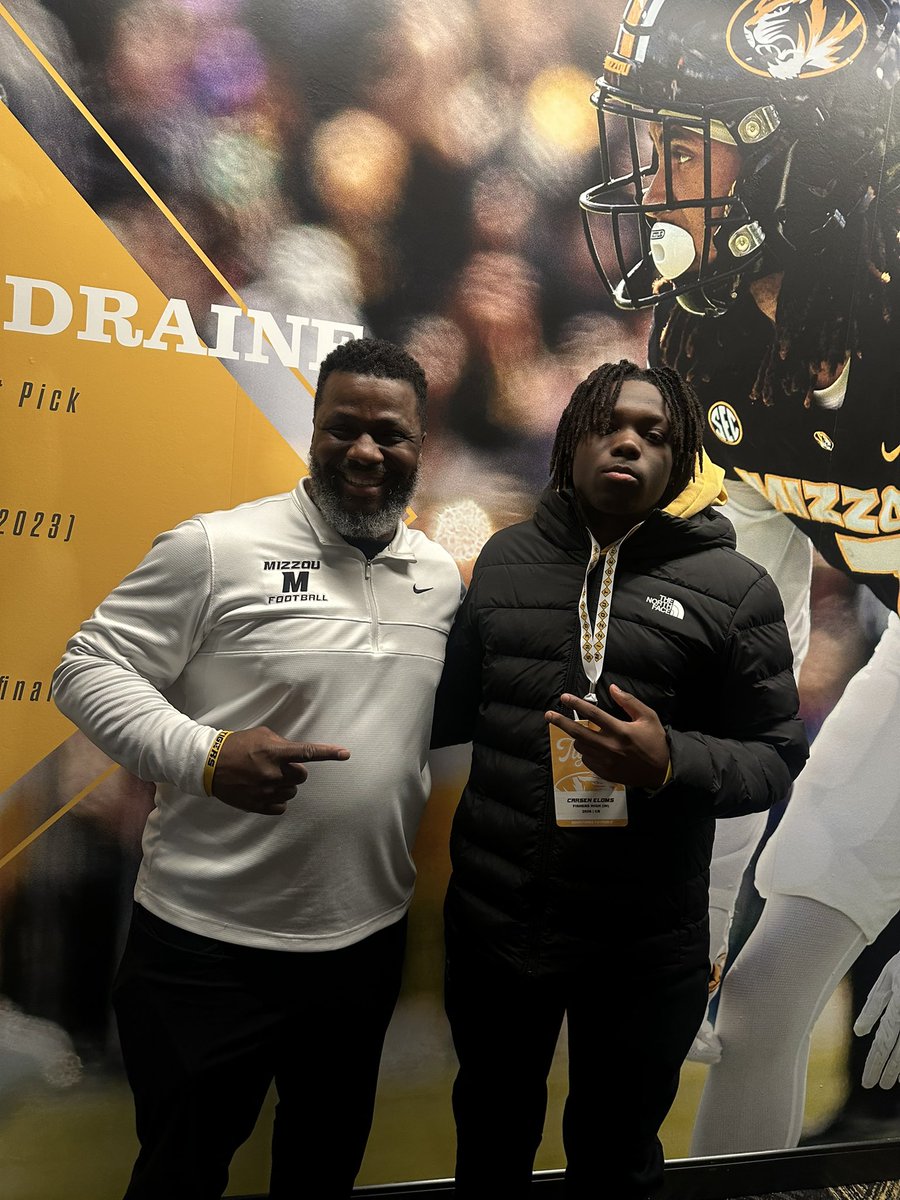 Carsen Eloms 3⭐️ CB (@carseneloms) on Twitter photo #AGTG After a great junior day visit at #Mizzou and conversation with <a href="/CoachChrisBall/">Chris Ball</a>. I am Extremely blessed to receive an offer from The University of Missouri!🐯<a href="/MizzouFootball/">Mizzou Football</a>
<a href="/curtfunk80/">Curt Funk</a> <a href="/coachalpogue/">Al Pogue</a> <a href="/FballTiger/">Fishers Tigers Football</a> <a href="/SWiltfong_/">Steve Wiltfong</a> <a href="/AllenTrieu/">Allen Trieu</a> <a href="/RyanTrichel/">Ryan Trichel</a> #AGTG After a great junior day visit at #Mizzou and conversation with <a href="/CoachChrisBall/">Chris Ball</a>. I am Extremely blessed to receive an offer from The University of Missouri!🐯<a href="/MizzouFootball/">Mizzou Football</a>
<a href="/curtfunk80/">Curt Funk</a> <a href="/coachalpogue/">Al Pogue</a> <a href="/FballTiger/">Fishers Tigers Football</a> <a href="/SWiltfong_/">Steve Wiltfong</a> <a href="/AllenTrieu/">Allen Trieu</a> <a href="/RyanTrichel/">Ryan Trichel</a>