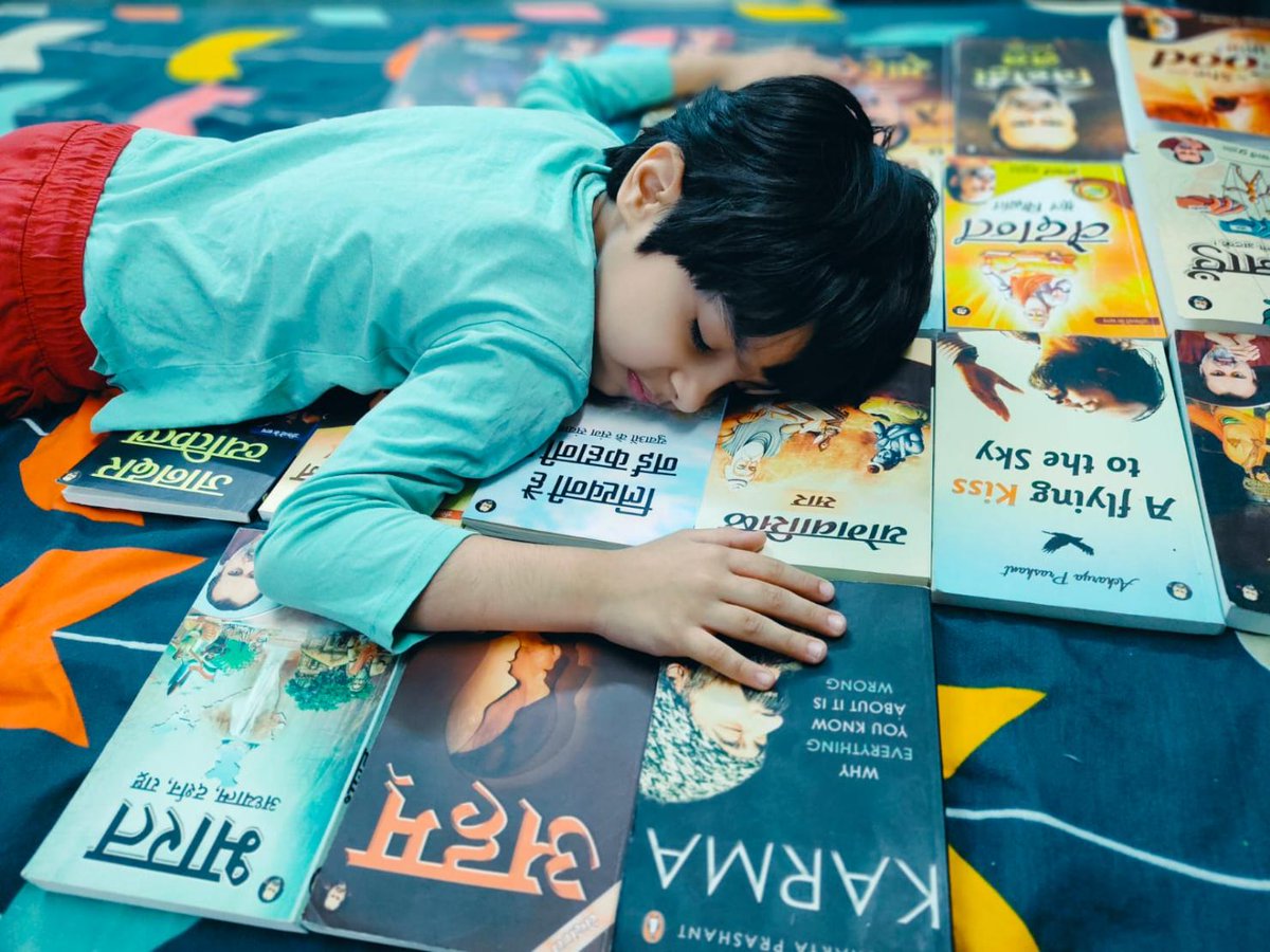 suyashadvait's tweet image. किताबें जलाएंगे। 
पर दिल ♥️ से कैसे निकालेंगे?
युद्धस्व।
Posted by Latika Menghani on Gita Community Feed.
Join live Gita sessions and community with Acharya Prashant-
app.acharyaprashant.org/?id=8-dc6ab6c5…