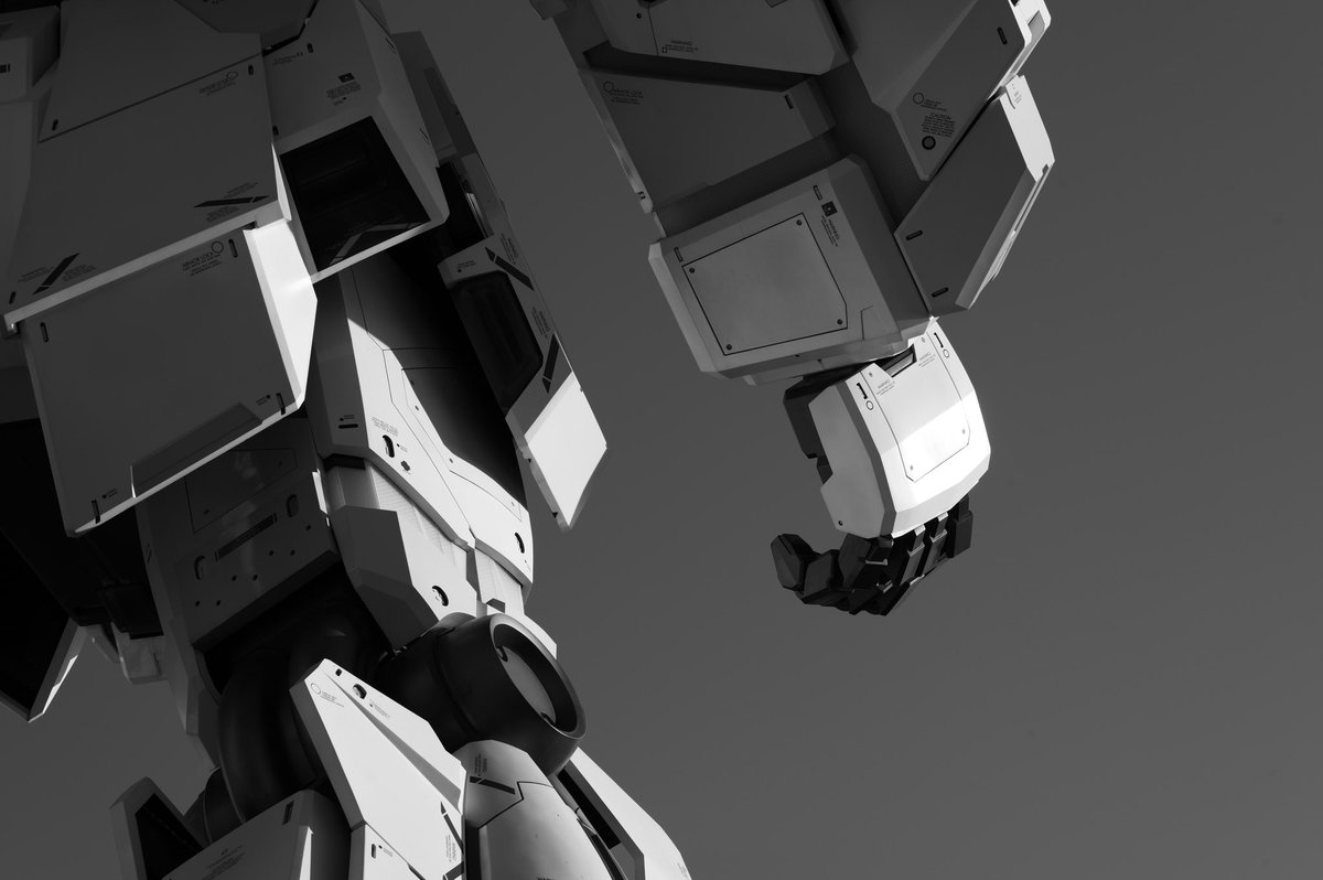 SeigiStreet's tweet photo. The raw texture of metal and the precision of its design—this massive arm seems poised to come alive. This photo reflects my style of exploring the beauty of forms and the interplay of light and shadow.

#BlackAndWhite #MachineryArt #LightAndShadow #Minimalism #FormAndFunction https://t.co/kZvhSvqa5Q
