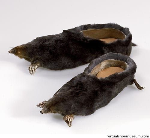 Lindasfwn's tweet photo. I am selling this magnificent pair of shoes. They mean a lot to me which makes it even harder for me to part with them. The price is €120 per shoe.
I’m excited to hear all your offers, and for safety reasons, I am only selling the shoes to people from: 

France
UK
Finnland 
USA https://t.co/JRZ48sZNoX
