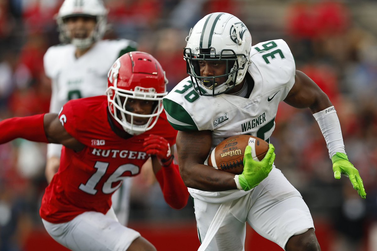 #AGTG after a great conversation with <a href="/QBoogieSports/">Quincy Barnes</a> I’m blessed to receive my first d1 offer from Wagner College
#FlyHigh