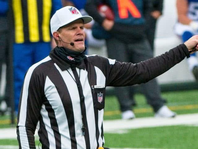 freak_native's tweet photo. @NFL fire this man expeditiously!
That game was ridiculous. https://t.co/IBPyRNmxq1