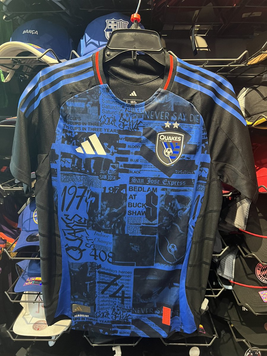 Stillezinho's tweet photo. New #Quakes74 home kit spotted in the wild at Lids Locker room at Pier 39. 👀#VamosSJ @TheFaultliners @TectonicTakes @QuakesEpicenter @SeismicUnion @FavianRenkel https://t.co/quXd0yGWI3