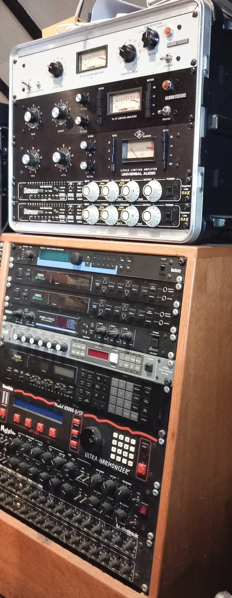 StevieSpinC's tweet photo. Back having fun at Foel, mixing & mastering #foelstudio #Llanfair #caerinion #powys #spincycle #spincycleband #psychedelic #shoegaze #originalmusic https://t.co/o7gQwY8J4R