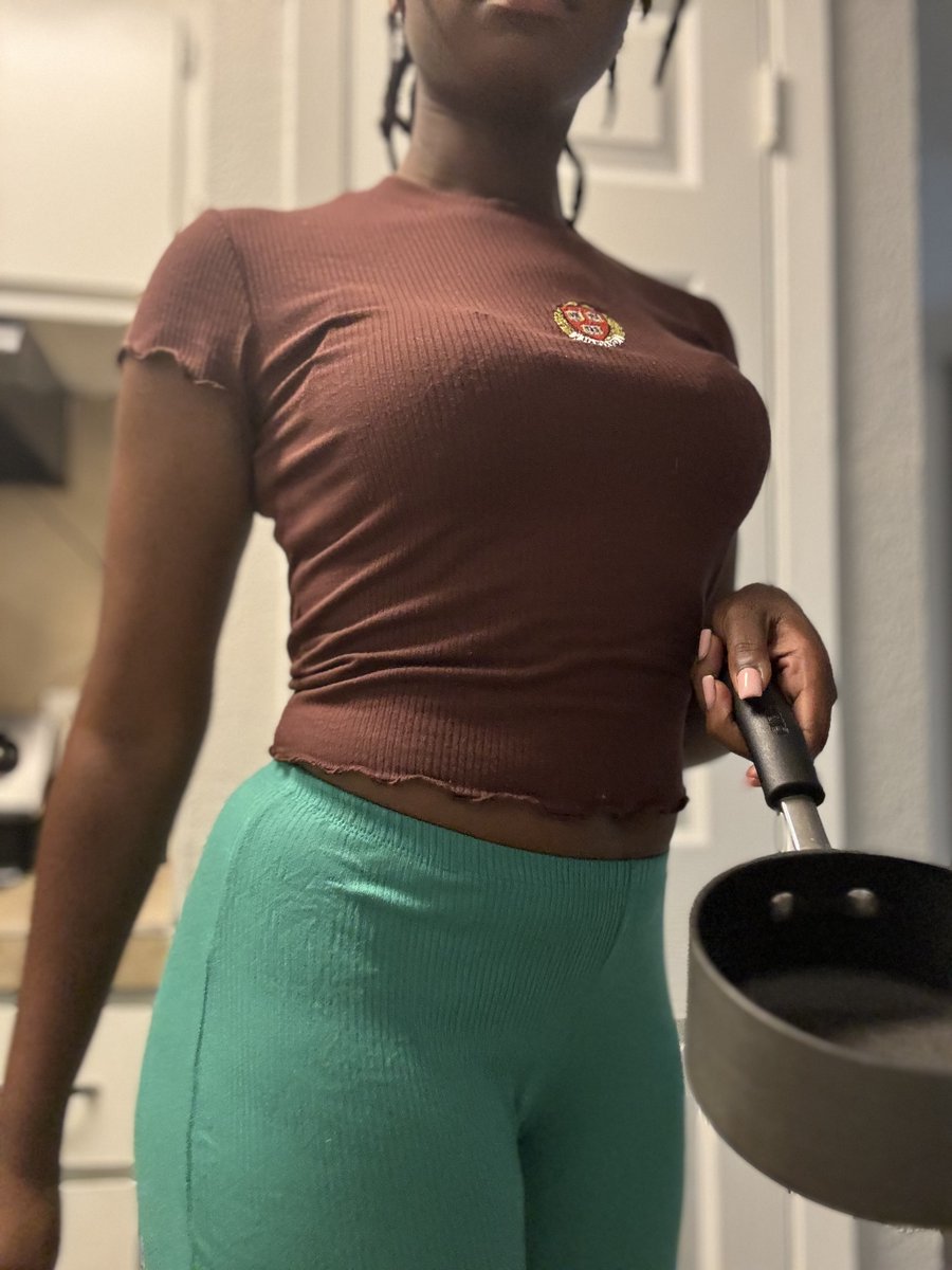 goddessdemonika's tweet photo. what yt i'm having for dinner? https://t.co/hxK3MRtzE7