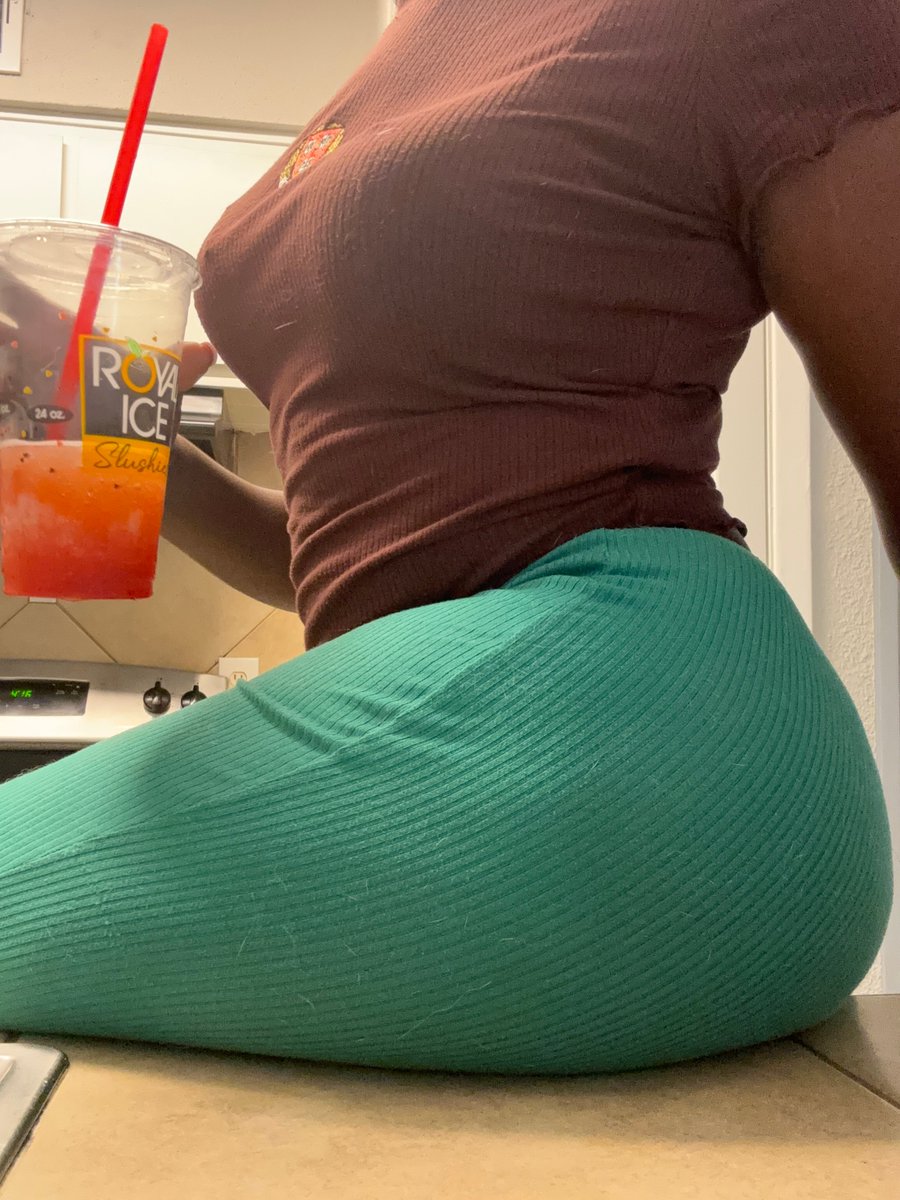 goddessdemonika's tweet photo. what yt i'm having for dinner? https://t.co/hxK3MRtzE7