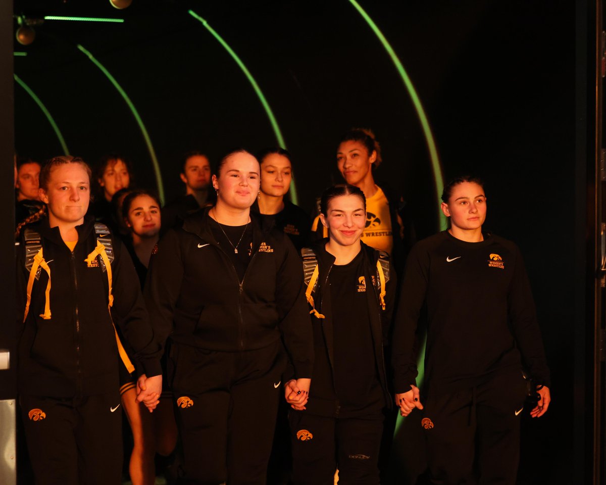 TheIowaHawkeyes's tweet photo. 🔙 in Black

@IowaW_Wrestling x #Hawkeyes https://t.co/WHxQ5LkloT