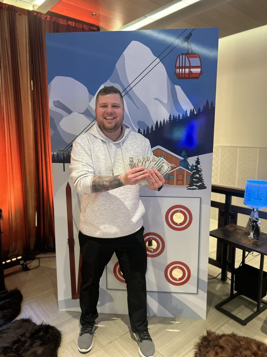 grandcasinoMN's tweet image. Warm Up Your Wallet and yourself with some hot cocoa! 🔥 ☕️   
Congrats to Ryan on winning $1.000. He’s one of many winners tonight in GC Mille Lacs’ drawing. 💰
 Details ➡️ bit.ly/4haqYjD   #Winner #CashPrizes #CasinoPrizes #CasinoGames #GoodLuck #SaturdayNight