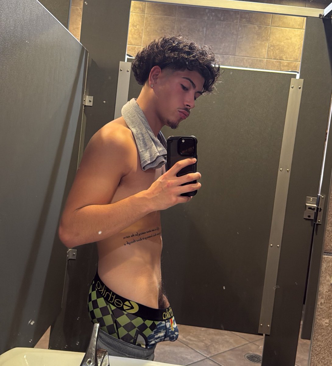 Come here and pull him out🤭🫣
Rt if you think I should let him free🍆