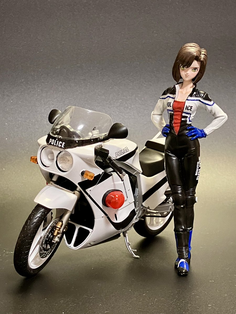 Pacoco14Pacoco's tweet photo. ハセガワ の逮捕しちゃうぞ　辻本夏実ちゃん完成したので、以前製作したGSX R 750とツーショト
#逮捕しちゃうぞ
#辻本夏実 https://t.co/kFuvppKfIH