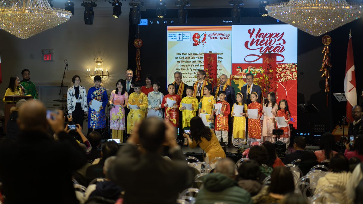 directorpaul's tweet photo. As former VP of @vatoronto, it was wonderful to celebrate Vietnamese Lunar New Year Celebration​ (Hội Chợ Tết) with friends and family. Special thanks Minister @stanchompp for sharing part of his greetings in Vietnamese! https://t.co/lg1uoO3xnX