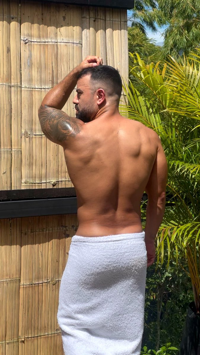 maobg27's tweet photo. A sunbath, before the water falls 😉☀️💦🌴
#manhot https://t.co/k9Pq0DMjs4