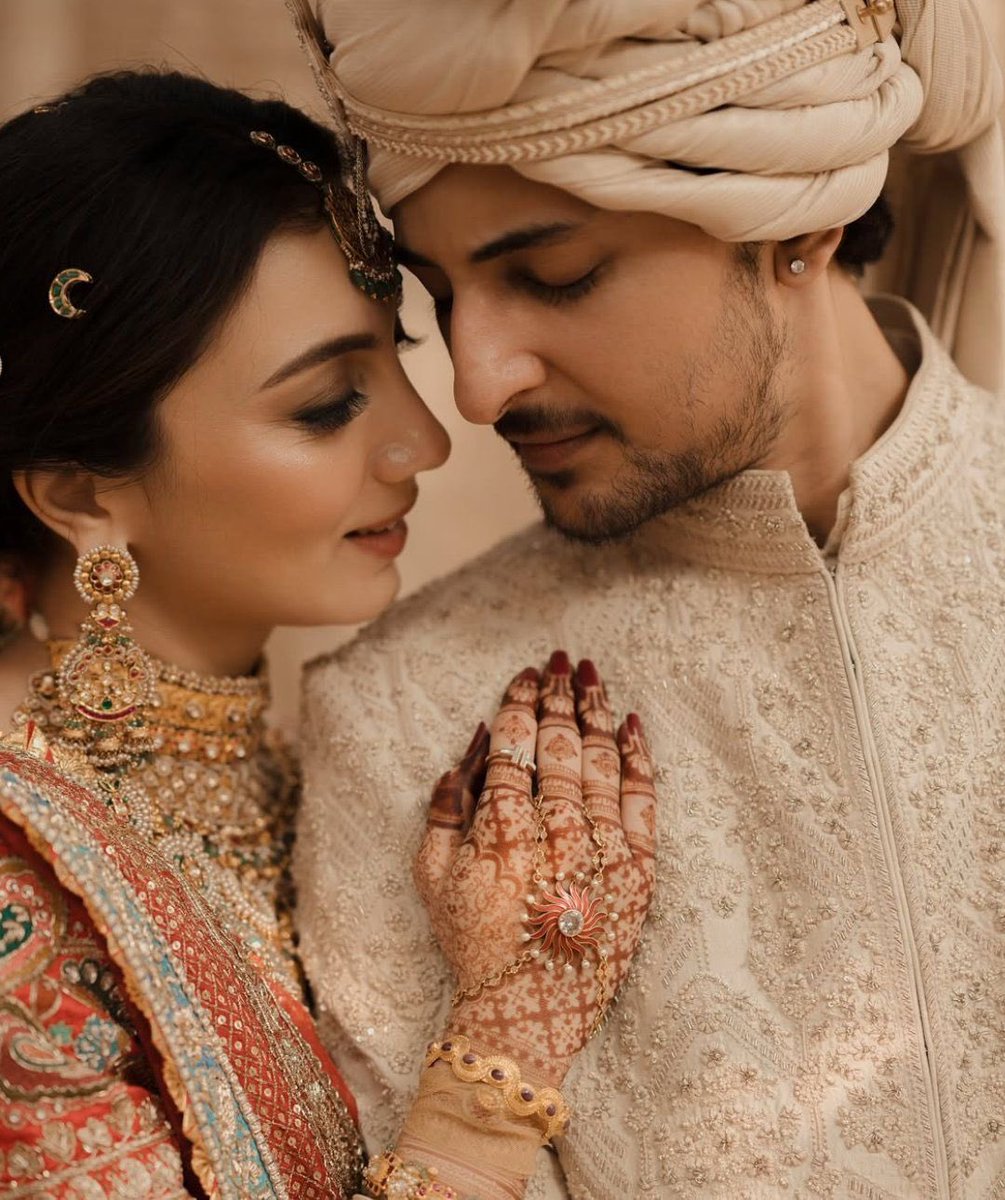 Singer Darshan Raval gets married to Dharal Surelia.