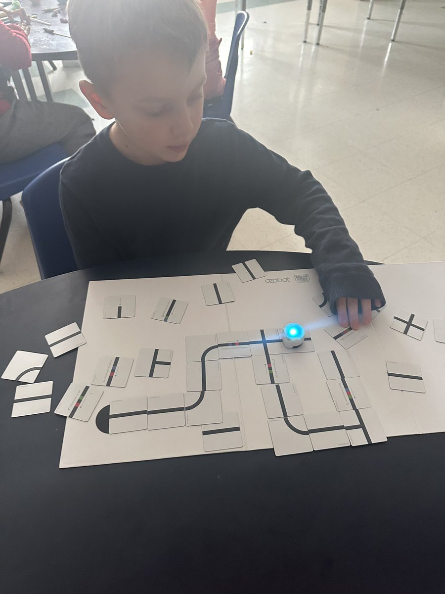 MrsLucas_OCT's tweet image. We’ve been testing out some of the tech tools we have in the school. #ocsbCodes #ocsbMath
