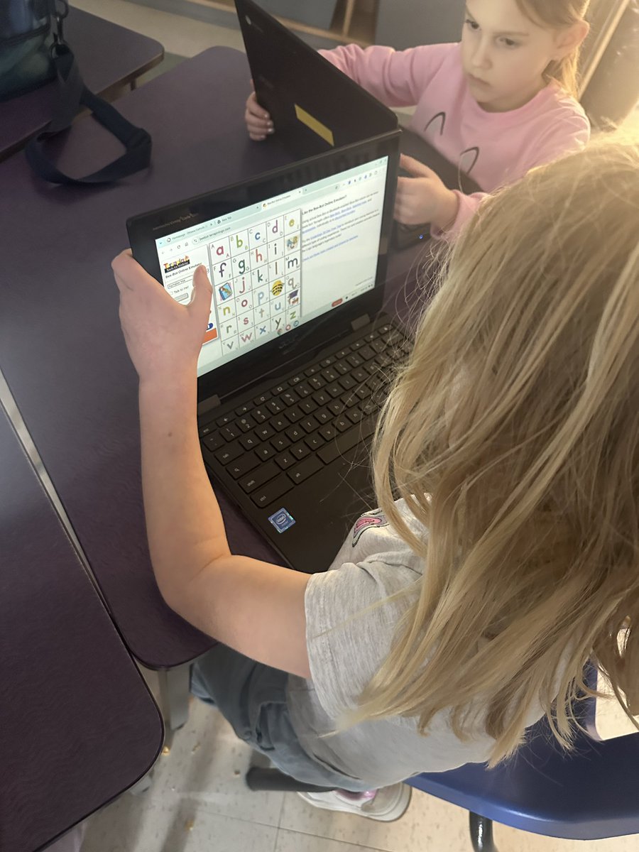 MrsLucas_OCT's tweet image. We’ve been testing out some of the tech tools we have in the school. #ocsbCodes #ocsbMath