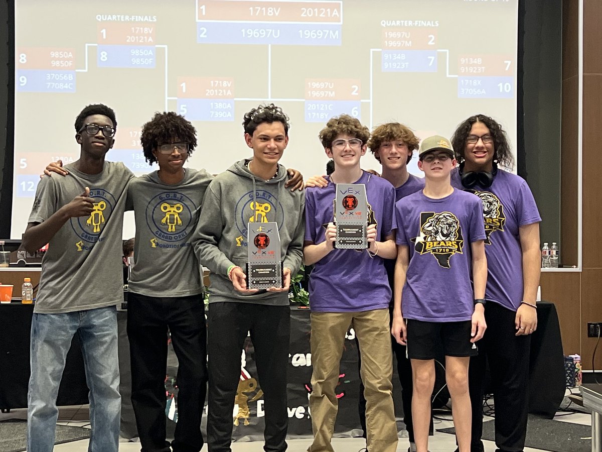 CoachMitchell08's tweet image. Shout out to MHS Robotics for racking up the awards and accolades at their competition this weekend as they competed alongside 30 other high schools! @mhs_pltw @mhs_bears
