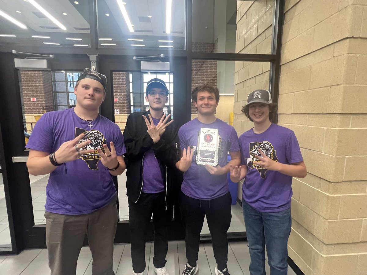 CoachMitchell08's tweet image. Shout out to MHS Robotics for racking up the awards and accolades at their competition this weekend as they competed alongside 30 other high schools! @mhs_pltw @mhs_bears