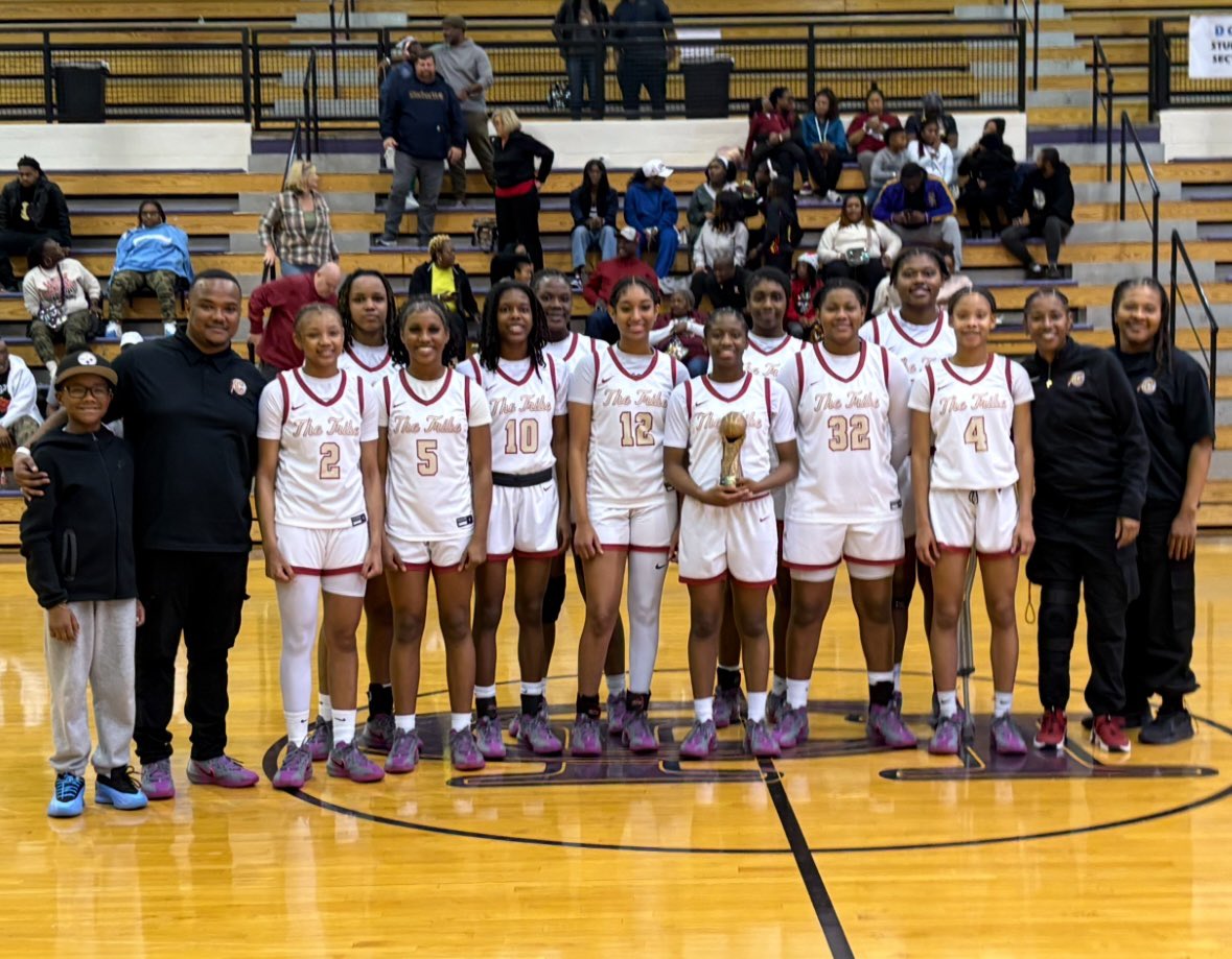 Creekside Athletics (@creekside_tribe) on Twitter photo Big congrats to <a href="/CreeksideWBB/">CreeksideWBB</a> on tying the 2000-2001 Lady Noles record of 19-0! Members of that team were present to cheer The Tribe to their victory over Lowndes at the J-4 Sports Invitational. #TribePride Big congrats to <a href="/CreeksideWBB/">CreeksideWBB</a> on tying the 2000-2001 Lady Noles record of 19-0! Members of that team were present to cheer The Tribe to their victory over Lowndes at the J-4 Sports Invitational. #TribePride