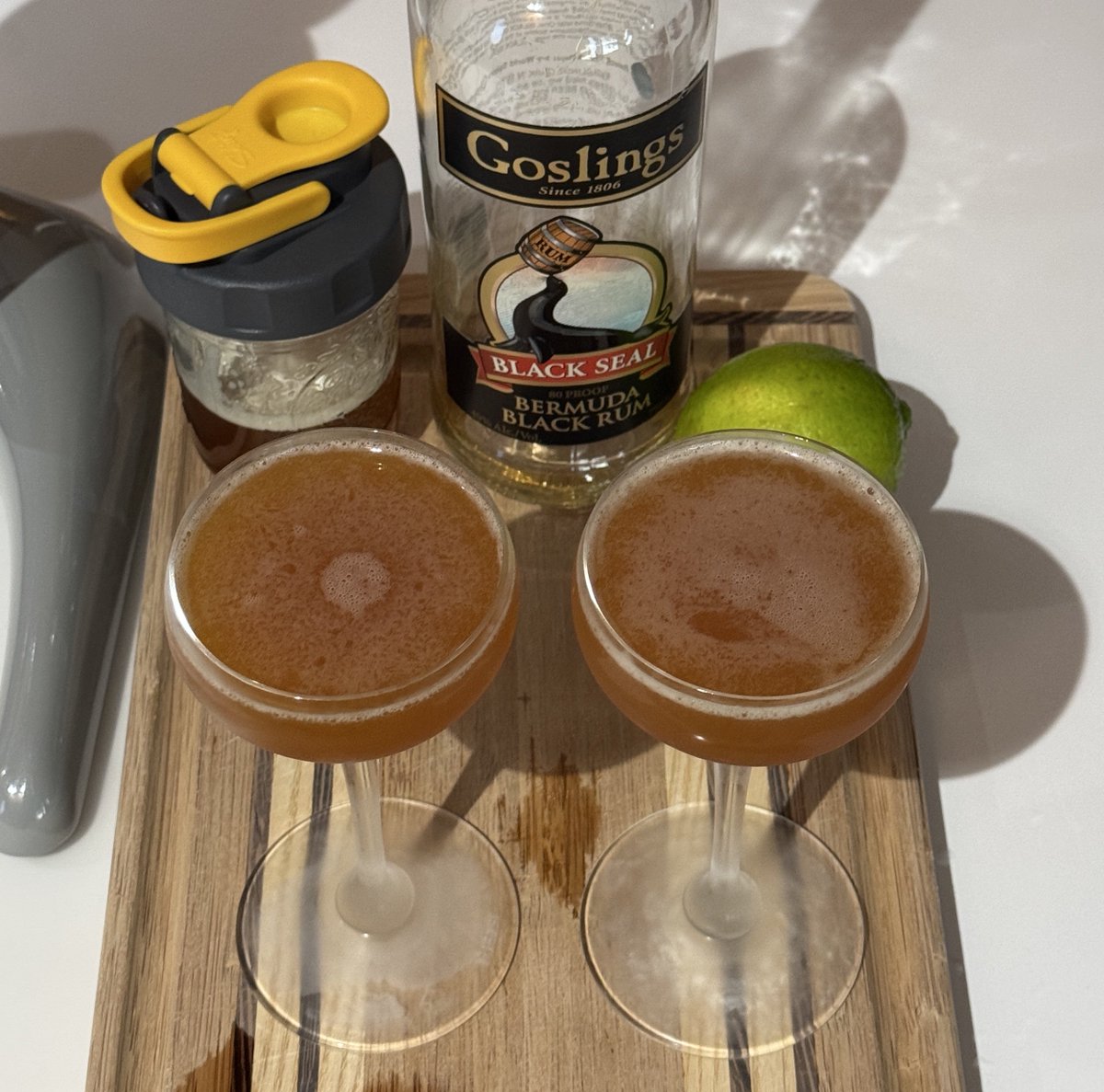 drink_city's tweet image. Had a sudden craving for a honey drink. Made some 2:1 🍯 syrup. 

This one is by #TedSaucier and called the #HoneyBee 

2 oz Goslings
3/4 oz Honey syrup 
3/4 oz lime juice 

Wow! The honey syrup makes the drink. 👍👍