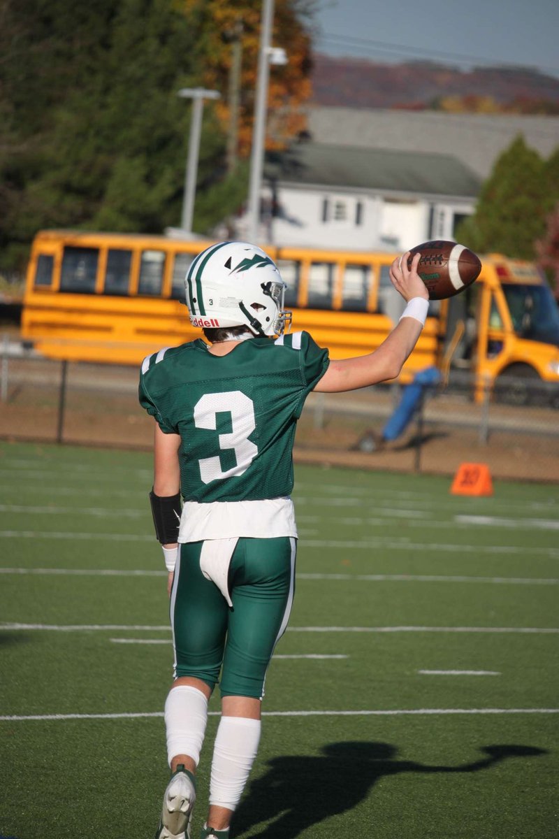 Freshman year Highlights!
12 games played 
24-passing Touchdowns
6-Rushing Touchdowns  
5-interceptions 

youtu.be/dp9kEp3EUvE?si…