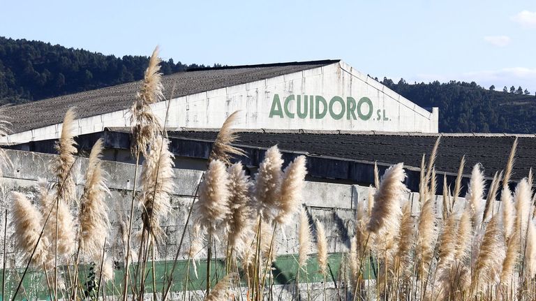 Artabra_e's tweet photo. A la venta #piscifactoría en ruinas
#GaliciaTextil, propietaria de la #granjamarina abandonada desde hace unos 15 años en la costa ferrolana, busca comprador para las instalaciones
#Cariño #Ferrolterra #Ortegal
OUTRA QUE TOCA
#DesmantelarXa
#RestaurarXa
https://t.co/I3TOlsusVH https://t.co/PRhYYubqFu
