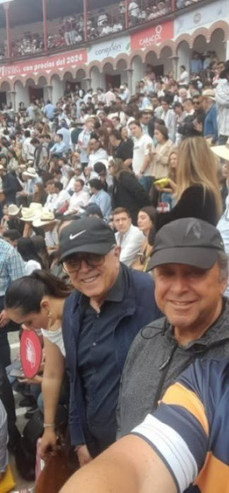Desde El Tendido (@desde_eltendido) on Twitter photo Una pregunta taurina, por qué los Periodistas deportivos Javier Hernández Bonnett de <a href="/blogdeportivo/">Blog Deportivo</a> <a href="/BluRadioCo/">BluRadio Colombia</a> y Esteban Jaramillo <a href="/estejaramillo/">Esteban Jaramillo O</a> no han defendido la tauromaquia y las libertades desde sus micrófonos pero si se les vio felices en Manizales en <a href="/cormanizales/">Plaza de Toros de Manizales</a> Una pregunta taurina, por qué los Periodistas deportivos Javier Hernández Bonnett de <a href="/blogdeportivo/">Blog Deportivo</a> <a href="/BluRadioCo/">BluRadio Colombia</a> y Esteban Jaramillo <a href="/estejaramillo/">Esteban Jaramillo O</a> no han defendido la tauromaquia y las libertades desde sus micrófonos pero si se les vio felices en Manizales en <a href="/cormanizales/">Plaza de Toros de Manizales</a>