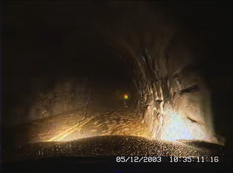 Be careful when taking detours, you'll never know what you'll find along the way. 🚦

Title: Detour
Creator: Kris Theorin
Status: Video
Source:  youtube.com/watch?v=oMFRqM…

Theorin's Socials
IG: instagram.com/kristheorin?ig…
Patreon: patreon.com/somethingsawry

#SizeTwitter #Monster #horror